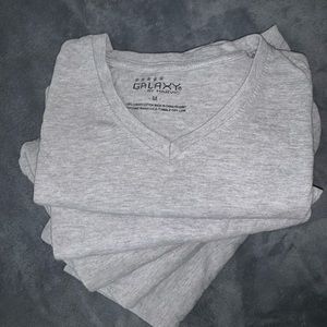 ♥️✨Men’s Grey V necks✨